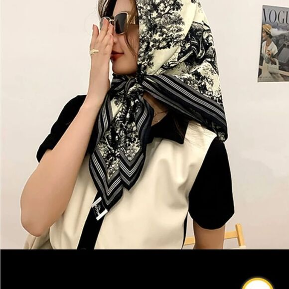 Large tropical print scarf - Picture 2 of 3